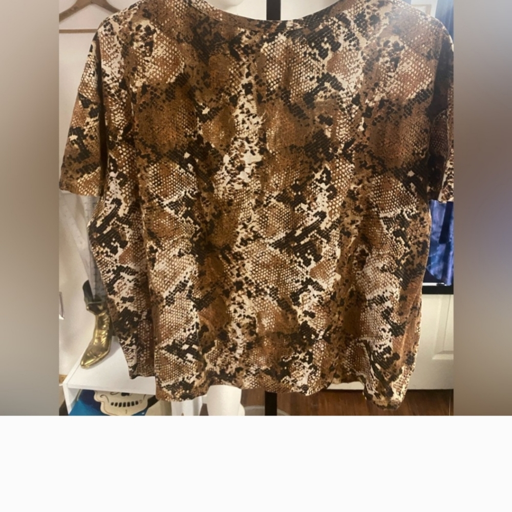 Snake print tshirt